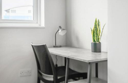 Lovely 2 Bedroom House - Free Parking - Accommodation near QMC Hospital & University of Nottingham - Suitable for Short Stays & Long Stays - Photo 25