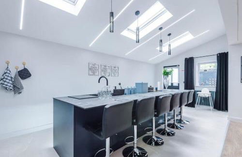 Incredible Home With Games Room, Sleeps 8, Parking Included, Perfect For Groups, Families, Contractors, Professionals - Photo 15