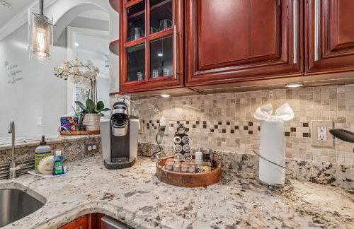 3br,3ba home near Downtown and Airport, Walk to the Stadium - Foto 40