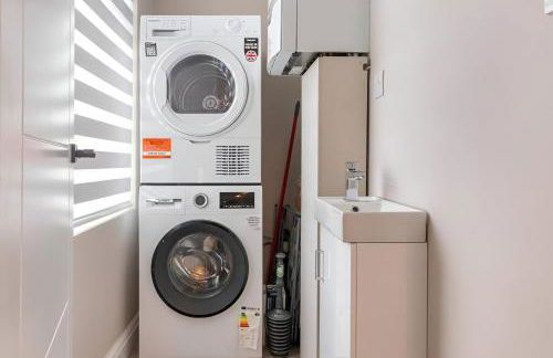 Earthy Elegance Stylish 4BR for Urban Escapes - Foto 30