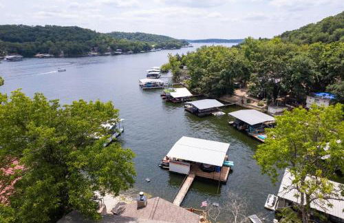 Charming Waterfront Cabin - Sleeps 10 - Photo 13