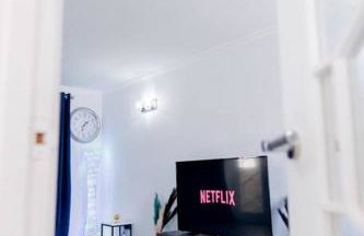 Spacious Cosy 3-Bedroom Home - Photo 33