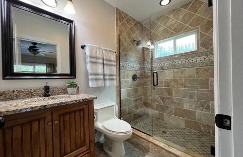 Highly Upgraded, 5 Bed, 4.5 ba, New Pool W/jacuzzi, 1/2 Mile Walk to Disney - Photo 21