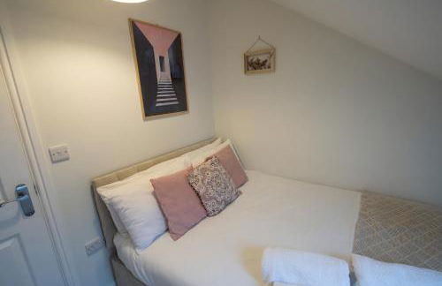 Relaxing Town Centre House - Perfect for Exploring - Photo 4