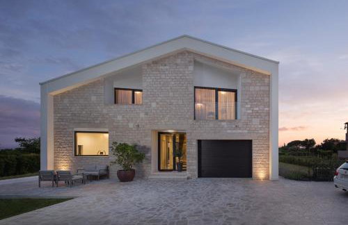 Villa Mariva for 8 persons near Porec with 44 m2 heated pool, sea view, fitness & kids playground - Foto 8