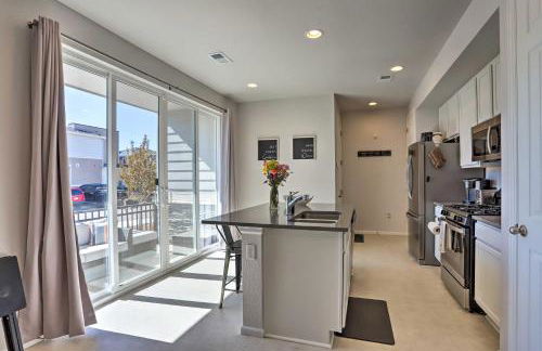 Near Hiking and Biking Trails Townhome with Patio - Foto 10