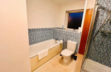 Birmingham City Centre Apartment with Parking - Photo 14