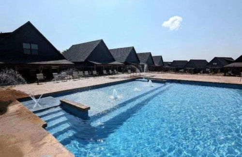 The Luxx - ALL NEW / 4 BD / Poolside / Hot Tub / Lake View - Foto 22