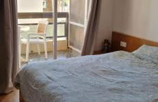 Apartamento en complejo residencial con piscina - Foto 16