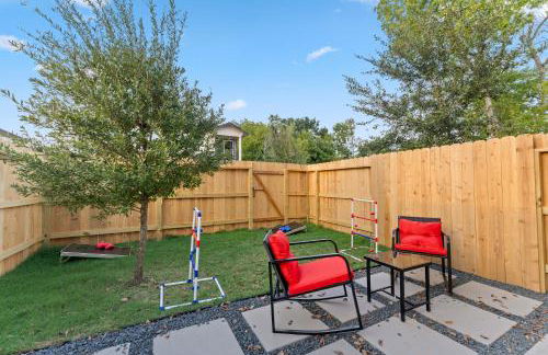 NRG MedCenter Luxe 4BD Home w FencedYard WasherDryer Pet Friendly - Foto 22