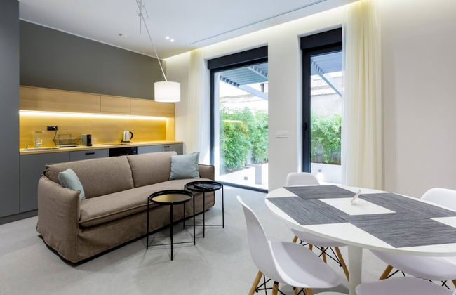 Teanna Lux Apartments - Photo 29