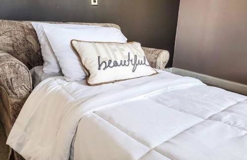 Stylish King Bed, 2BDRM, 1 Mile to DTWN, Game Room - Foto 13