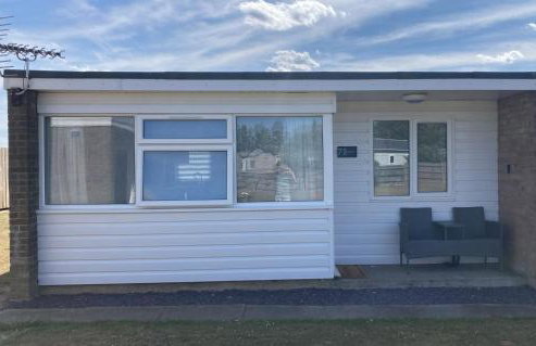 Beachcomber, Two bed Chalet on Sunbeach Holiday Park - Sleeps 4, pet friendly, FREE pool and entertainment passes included - plus WiFi - only 300m from the beach! - Photo 9