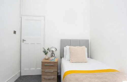 Modern 3 Bedroom Home with Parking in Southend - Foto 26