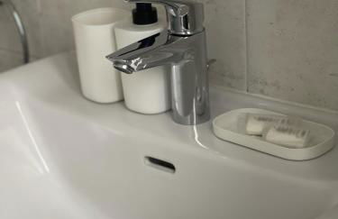 HōM - Appartamento fino a 7 posti letto comodo al centro storico, al casello A1 e alla Stazione AV - Photo 3