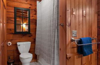 Cozy Athens Cabin on the Lake with Hot Tub & Backyard - Foto 7