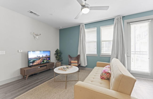 Airy 1BR King Suite Close to Downtown w Fast Wifi - Foto 3