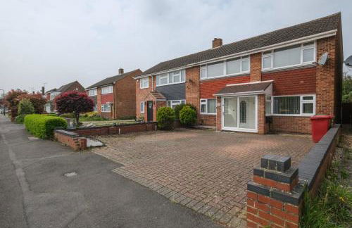 Elegant 5 Bed Home with Garden & Parking - Slough - Foto 49
