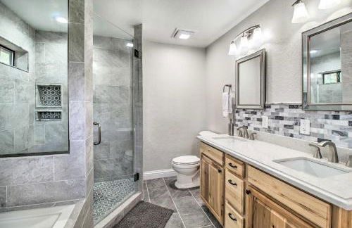 Family Cabin with Game Room! 32 Mi to Sunrise Resort - Foto 14