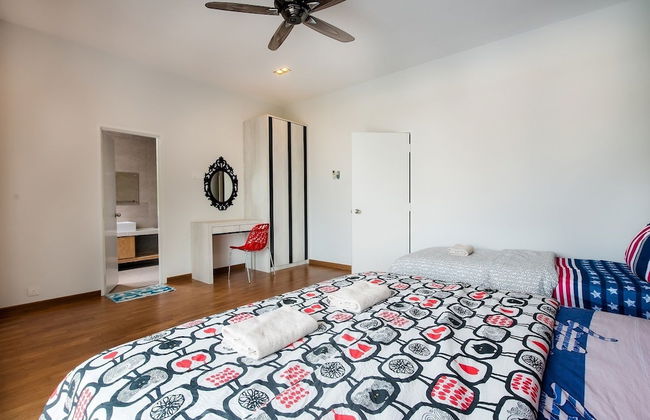 New Corner Shamrock Beach Villas Seaview - Photo 13