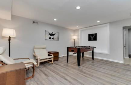 Stylish 3BR 3BA Colonial House by CozySuites - Foto 28