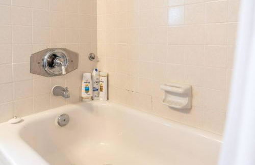 4Bd, putt putt, turf, grill, fire pit & more! - Photo 57