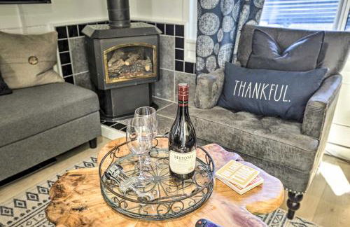 Walk to Lake Tahoe Cozy Zephyr Cove Cabin! - Foto 2