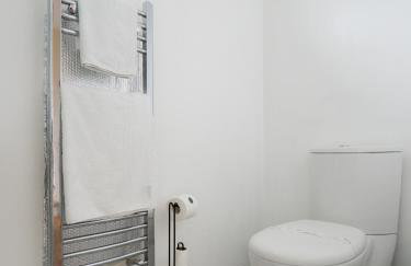 4 bed rooms 5 double beds holidays house near train station - Foto 22