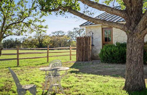 Relaxing Hill Country Home with Outdoor Fire Pit - Photo 36