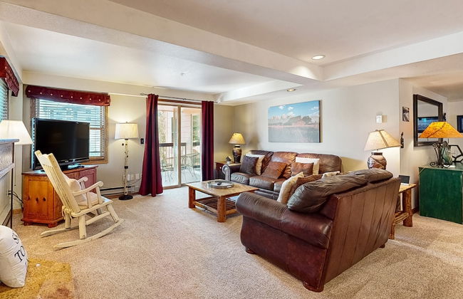 Torian Plum Condominiums - Foto 79