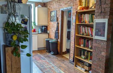 Creative Warehouse Conversion & Plant Haven - Foto 1