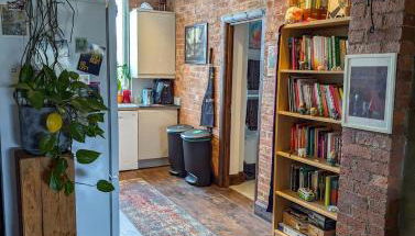 Creative Warehouse Conversion & Plant Haven - Foto 1