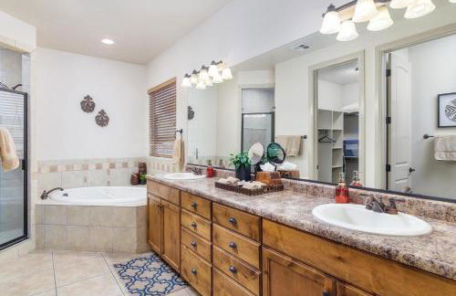 A super variety of games, golf carts, & unique decor near Zion National Park! - Foto 21