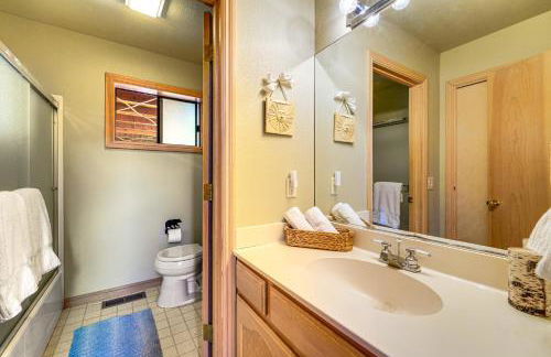 Close to Ski Slopes Tahoe Ski Chalet with Fireplace - Foto 18