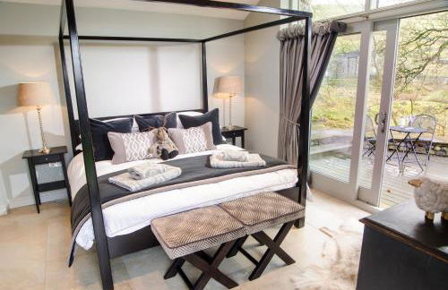 The Cow Shed - with hot tub - Photo 13