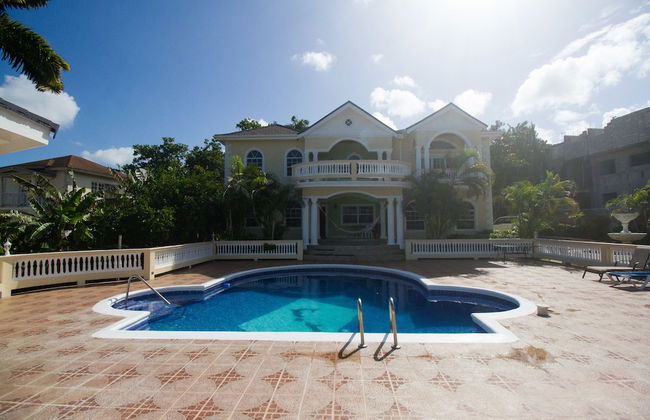 Steel Love Villa - Photo 1