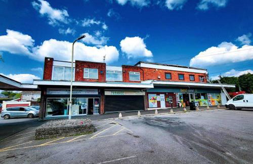 Lovely & modern 2-Bedroom Flat above shop in Tonteg - Foto 4