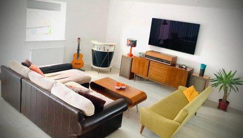 Relax in style at my stunning Holywell Beach home - Foto 5