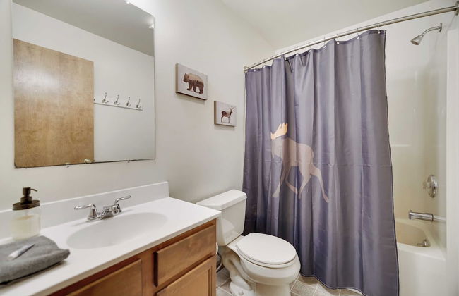 Woodland Oasis by Avantstay Hot Tub, Firepit, Walk to Lake - Photo 37