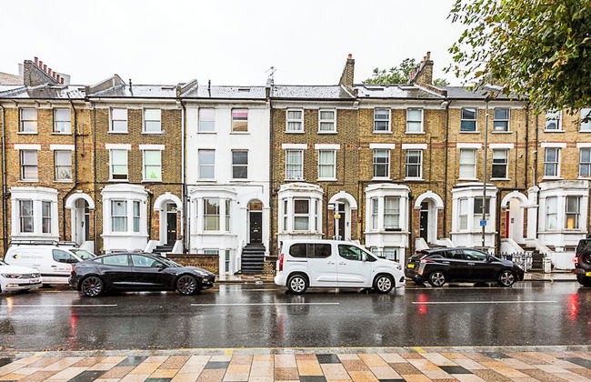 Modern Clapham Apartment - Photo 26