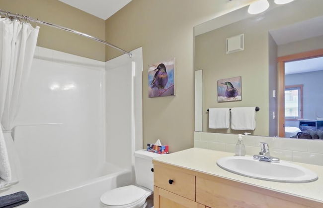 SPACIOUS 3-Br Luxury Condo | HEATED Pool + 3 Hot Tubs | Pool Table | Hm Theatre - Photo 34