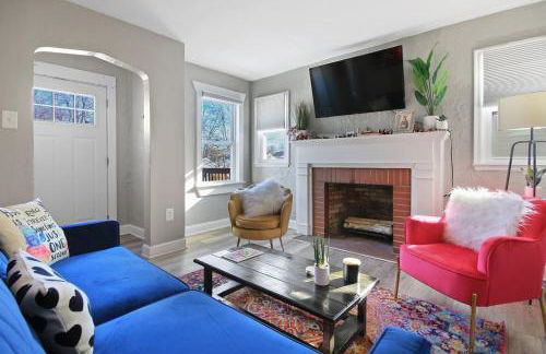 Down the Rabbit Hole walk to downtown - Foto 8