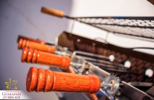 MAIOR NOTA - 2 Quartos com AR CONDICIONADOS SPLIT, Air Fryer, Wi-Fi, Disney Plus, Star Plus, HBO Max, Cadeiras de Praia, Caixa Térmica, Churrasqueira, Rede para Descanso e Chuveirão - 8 pessoas - CONFORTO Máximo - Melhor Localização!! - Photo 44