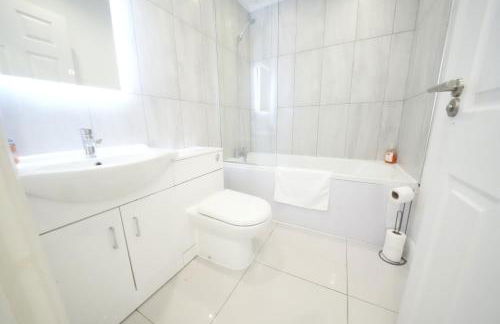 HEATHROW AIRPORT apartments-FREE parking-Free underground to and from Heathrow-30 min central London - Foto 14