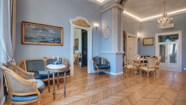 Coin salon dans le hall