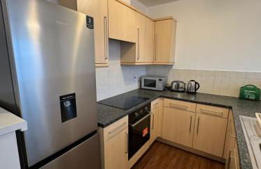 Apt sleeps 5-Netflix-parkg-near City Centre-Etihad-Coop live - Foto 7