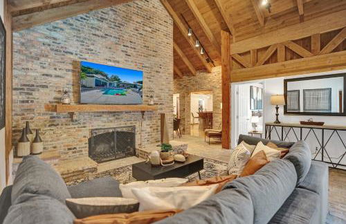 8BR Gem With Pool, Lake View & Tons of Amenities! - Foto 22