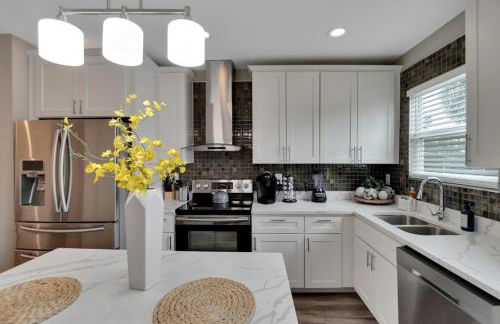 Cozy Bungalow Central Location Near Downtown - Foto 4