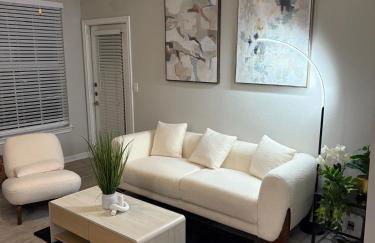 Comfortable 2BR Getaway Close to The Woodlands - Foto 2