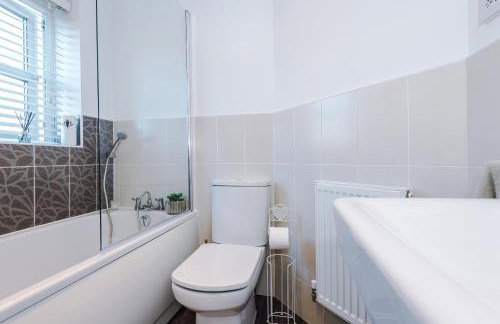 Driveway Stylish 3Bedroom Home in Middleton - Foto 38